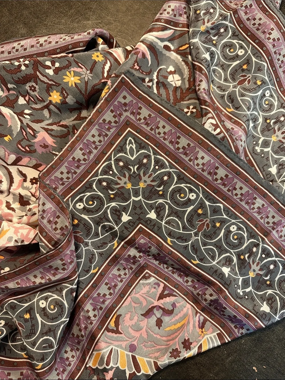 ELLEN TRACY Floral Medallion Square 100% Silk Scarf in Mauve and gray